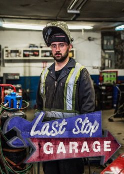 Постер Гараж: Последний приют / Last Stop Garage 2 сезон (2019) смотреть онлайн 